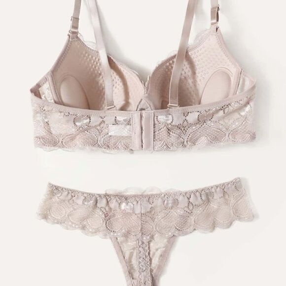 Lingerie    - Picture 2 of 8